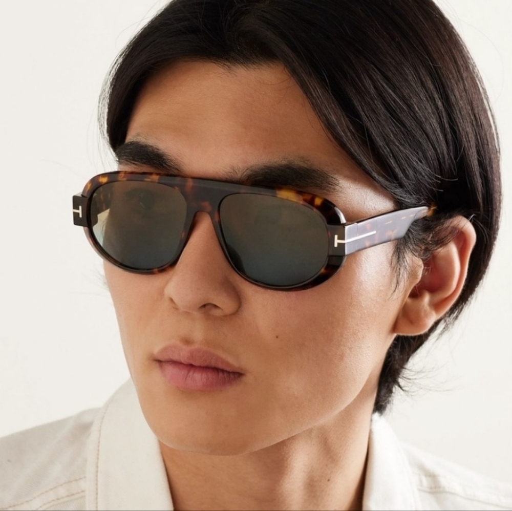 Tom Ford Tortoise Shell Sunglasses - Picture 3 of 6